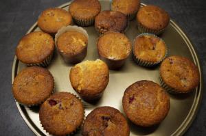 8) Muffins abkühlen und die Kuvertüre schmelzen lassen