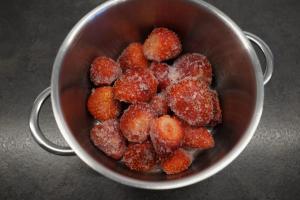 1) TK Erdbeeren erwärmen