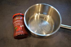 10) Gelatine einweichen und nachher zusammen mit der Marmelade erwärmen