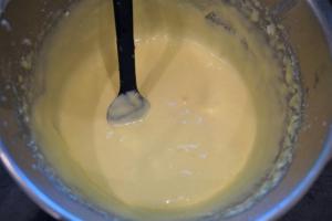 4) Danach die Cheesecake Creme zubereiten