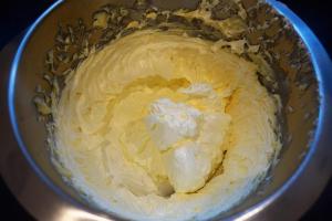 9) Buttercreme mit Zitronengeschmack herstellen