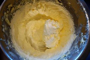6) Butter für die Buttercreme aufschlagen