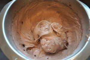 9) Schoko-Creme und die Frischkäse-Füllung herstellen