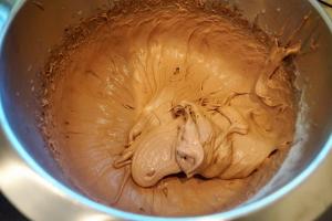 5) Danach die Schokoladen-Creme herstellen