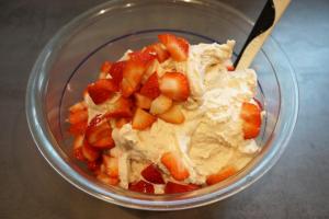 5) Erdbeer-Creme mit frischen Erdbeeren herstellen