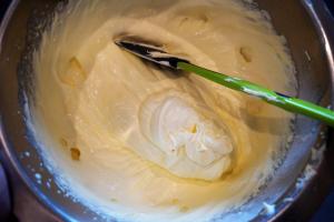 10) Danach die Vanille-Creme zubereiten