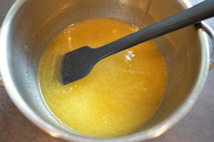 5) Butter, Zucker und Honig erhitzen