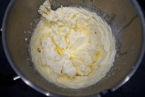 4) Frischkäse-Zitronen Creme herstellen
