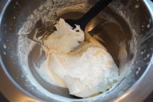 5) Die Frischkäse-Creme herstellen
