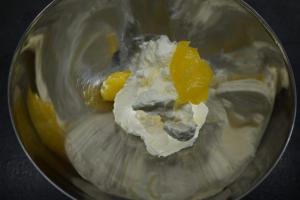 13) Lemon Curd einrühren