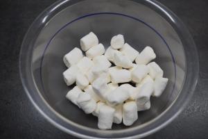 22) Marshmallows in der Mikrowelle erwärmen