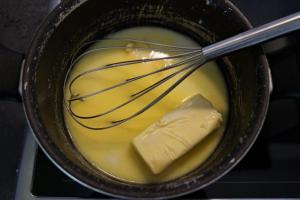 2) Butter in der Milch schmelzen lassen. Danach alle Zutaten ...
