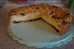 Käsekuchen mit Waldbeeren Marmelade    