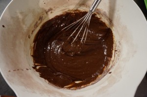6) Verrühren und dann Mehl, Backpulver und Kakao unterheben